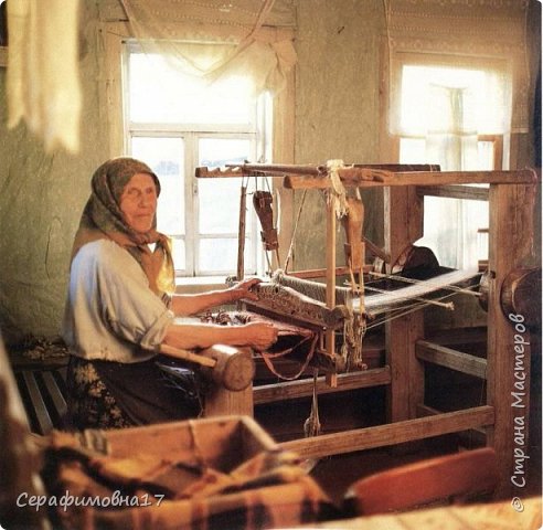 на таких станках (верстатах) были сотканны эти ровры -покрывало...Они стояли целыми зимами в сельских домах!!! (фото 5)