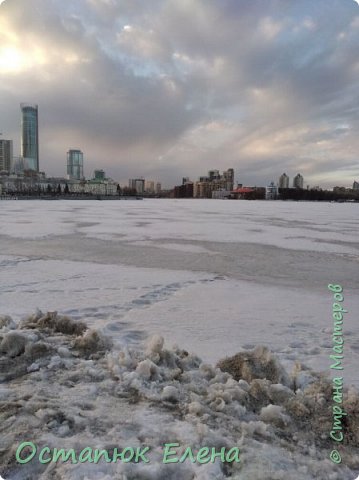 Зимой некоторые не совсем сознательные граждане переходят реку по льду. Если присмотреться, то можно увидеть тропинки.  (фото 12)