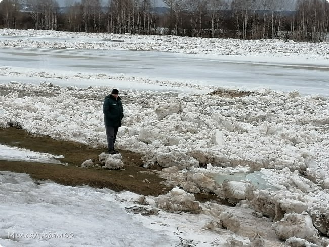 здесь тоже река в берега. А берег тут высокий. (фото 80)