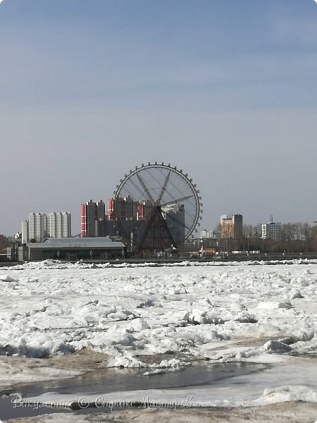 А по ту сторону реки - другой государство, Китай.
Я и там была, давно правда, и на Амуре не впервые - а все равно, кажется, что другие страны - это где-то далеко, а тут вот она, через речку! (фото 11)