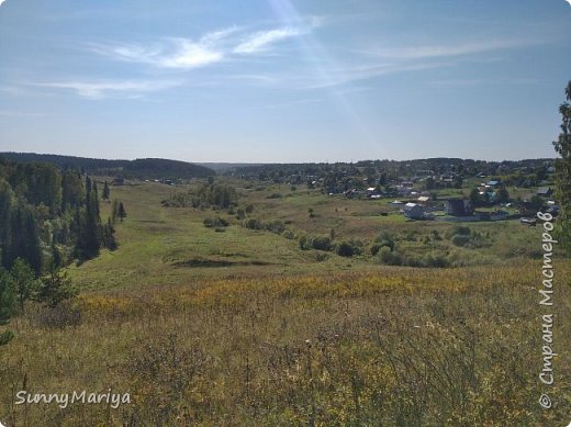 Вид с горы на наш поселок. Видите солнечный лучик? (фото 15)