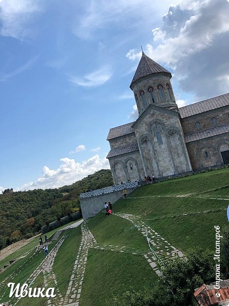 Бодбийский женский монастырь Бодбийской епархии Грузинской православной церкви (Сигнахи, Кахетия, Грузия). (фото 123)