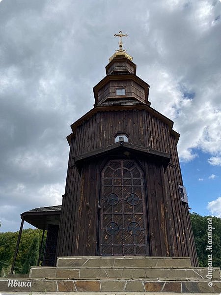 Построен Храм в 2009 (освящение земли), 2011-2015 гг - начало и завершение строительства.
Весь Храм, за некоторыми исключениями, сделан из дерева.
 (фото 9)