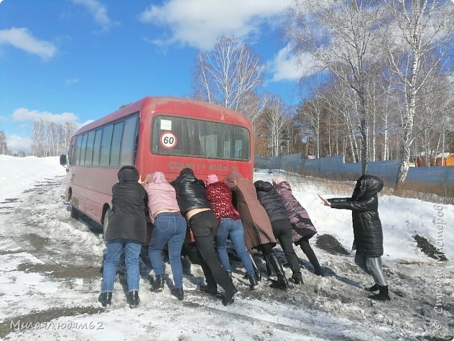 Но без приключений никак! Мы уже как то летом , уезжая с праздника Ивана-Купала, на этом же месте выталкивали автобус! (фото 85)