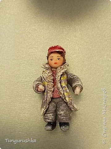 А в кружечке приехал еще один пассажир. Вот какой, Настенькин братик! Антошка! Жарко ему, тулуп распахнул, а сам весь в снегу, все искрится-переливается!
Девочки, это чудо какое-то! Они таки клевые! Света! Исполнила не одно, а сразу три желания! А-а-а-а! Эмоции зашкаливают! Спасибо! (фото 23)