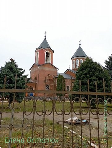 Российский город, названный в честь древней армянской столицы, в 2019 году отметил 180-летие. Одной из первых построек аула Ерманхабль, который стал впоследствии Армавиром, была армянская церковь Успения Богородицы. Ее возвели в 1839 году, сначала она была деревянной. Однако пожар 1842 года уничтожил постройку. После этого был организован сбор средств на строительство каменного храма.
Информация взята с просторов интернета. (фото 16)