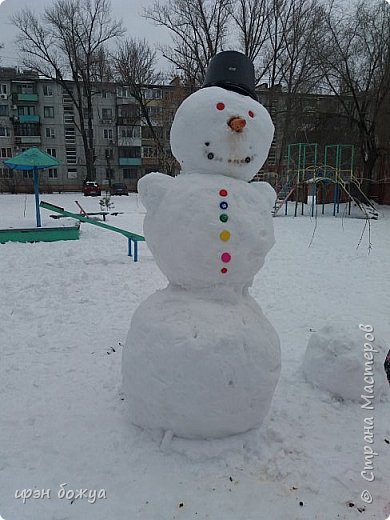 и немного прохлады в ленту в эти жаркие дни. Зима 2023. Снеговик слепил дед (муж) для внучек. (фото 16)