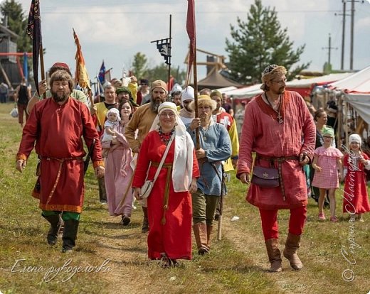 А это уже второй день.
Какие же они все красивые)))
Как не странно было очень много людей с младенцами. Детки были совсем крошками (несколько месяцев от роду). Отчаянные родители. Я бы точно на такое не решилась. (фото 34)