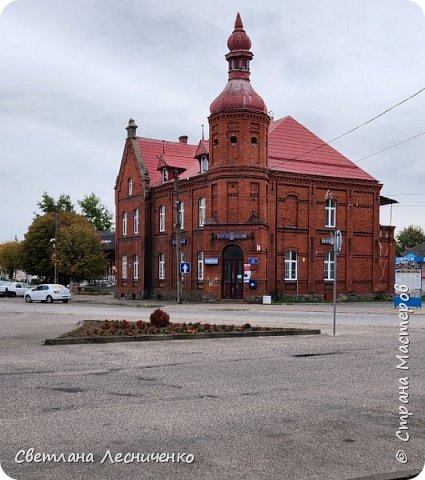 Это площадь сейчас.  Сохранилось одно здание . Сейчас там у намс почта и ещё много чего . (фото 22)