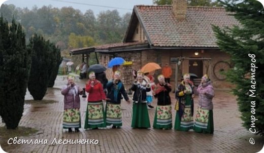 Выступали народные коллективы . Погода правда подкачала целый день лил дождь.  (фото 30)