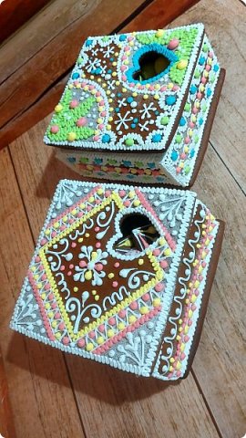 А в Пряничной лавке можно купить такие (и не только) сувенирные пряники.
Шкатулки (фото с сайта музея) (фото 46)