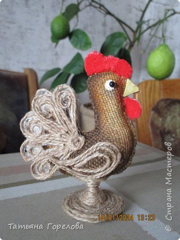 Продолжаем любоваться лимоном......     Вместо "оборочки" по контуру хотела пройтись точками белого контура, Не понравилось. Закрасила. (фото 4)