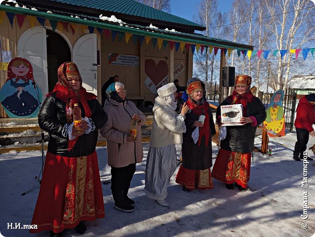    В завершение праздника объявили итоги конкурса на самые вкусные блины и вручили призы самым искусным хозяюшкам. (фото 31)