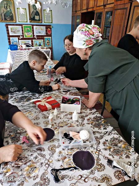    В рамках занятия я провела мастер - класс по изготовлению броши зонтика, к летнему сезону она будет кстати. 
Посмотрев порядок создания броши, можно легко повторить самим. (фото 18)