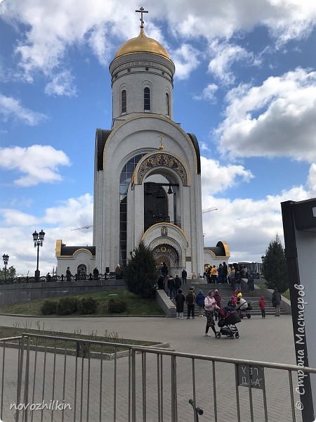 На территории комплекса – находятся три храма разных религий, что характеризует многонациональность освободителей нашей Родины. 
Первым был построен Храм Георгия Победоносца, здесь находится святыня храма – частица мощей Георгия Победоносца (фото 66)