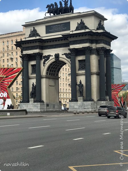 На выходе из парка Московские Триумфальные ворота в честь Победы русского народа в Отечественной войне 1812 года (фото 68)