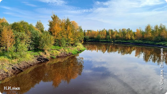    Здравствуйте, мастера и мастерицы, гости сайта СМ!
Покажу вам рыбалку. Начну с фотографий прошлого года, а то папочка  эта как – то затерялась в моих документах. 
Вид с моста на зеркальную гладь речки Леушинки. Ездили с мужем на рыбалку 20 сентября.
В сентябре самая благоприятная пора для ловли щуки. У этой  хищницы начинается жор, когда она атакует любую приманку, стараясь накопить силы для долгого зимнего периода.
Есть такая примета: когда начинает облетать листва с берёз – это начало резкого роста активности хищницы. Бывалые рыбаки об этом знают.

 (фото 1)