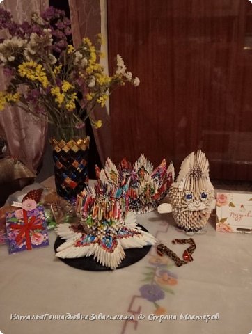 Давно я в гости на страничку к тебе,"Страна Мастеров" не заходила. И ты меня приятно удивила: на чашку чая в гости приглашаешь, творить и выдумывать нас заставляет. Но это приятные хлопоты... Мы все, как один, поздравить тебя с 17- летним дружно хотим. Желаем тебе расти, процветать, устали не знать. (фото 1)