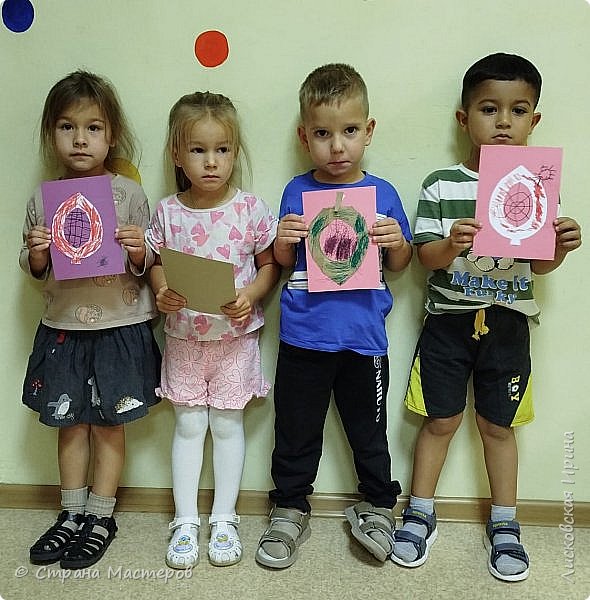 Паутина, паучок и осенний листок. (фото 4)