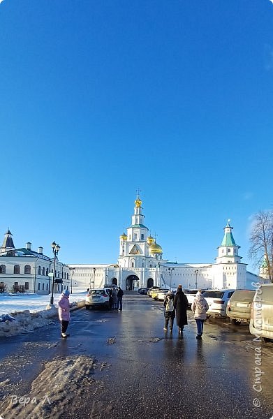 Ну, вот и конечная цель этой поездки.
Воскресенский Ново-Иерусалимский монастырь. Основан в 1656 году святейшим патриархом Никоном. (фото 11)