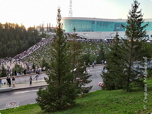 Так вот здесь в 19.00 начнётся фестиваль Сердце Евразии. Когда мы подошли здесь уже было полно
народу. (фото 6)