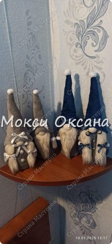 Две парочки, небольших размеров.Около 21 см в высоту.Сшиты по одной выкройке,но получаются одни худые,другие толстые и высота пляшет.