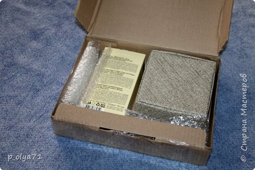 А теперь Хваст!!!! ))
Вчера,совершенно неожиданно,как только я опубликовала предыдущий пост/хваст,приходит мне сообщение в ВК от Оли  olganata6178        https://podjem-tal.ru/user/471215             ,что меня ожидает на почте посылочка!!!!.........  Я в шоке! Голова отключилась на какое-то время)) Ещё подумала,что меня перепутали))) Посмотрела по треку - всё верно,мне!))  Жду Серёжу,чтобы доехать! Когда он зашёл домой с работы,я ждала его уже вся одетая и "била копытом"))) На почте мне немного испортили настроение своими опять новыми никому не нужными изменениями - до недавних пор просто получала по штрих-коду,по своему номеру телефона,теперь же надо паспорт опять! и опять заполнять бланк! Вот хорошо,в последний момент я взяла с собой паспорт! Вообще-то не ношу его с собой. А тут прям сработало что-то (да,ещё был у меня случай в прошлом году: пришла получать,комп у них на почте заглох,по номеру телефона она не может мне отдать,а посылка-то вот,лежит,на меня смотрит! Паспорта нет с собой. За мной очередь. Оператор говорит"напишите хоть какие данные")) написала адрес и фио,она даже не посмотрела,отдала мне посылку)
Да,можно ещё по куар коду,но мне ещё с этим разбираться,я этим не пользовалась никогда,теперь буду знать)
Ну да ладно,вышла я и уже сразу забыла про почту,ведь у меня ценный сюрприз!! (фото 5)