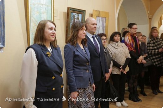 А это наша администрация города- почетные гости во главе председателя народных депутатов Елена Владимировна Фомина, директор культуры и молодежной политики Ирина Калигина и мер города С. Сидорин. (я пристроилась сбоку ) (фото 36)