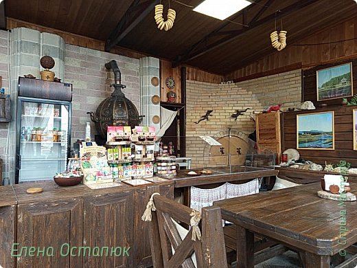 Тут же в нижней части парка есть лавочки, где можно посидеть и отдохнуть, небольшое кафе, где можно попить кофе в глиняных кружках ручной работы или ароматный чай. (фото 58)