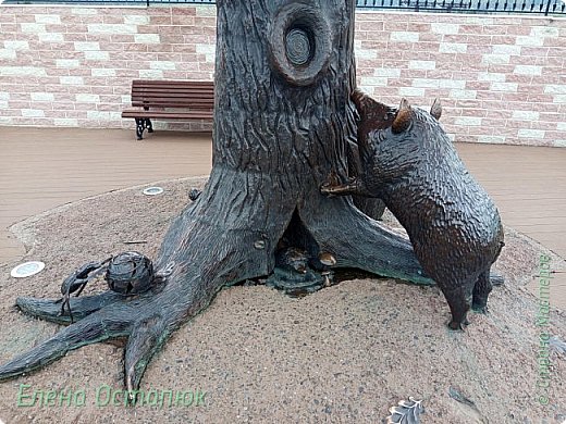 Всего на дереве разместилось 22 обитателя, каждый из них настолько выразительный и характерный, что приковывает к себе все внимание. (фото 53)