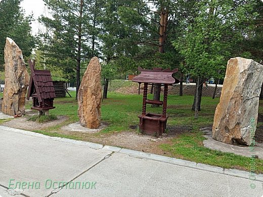 Каменные глыбы, избушка, колодец (фото 22)