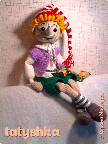 Голова поворачивается влево-вправо. (фото 1)