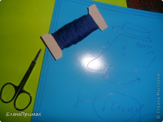 Я нанесла рисунок на картон, с обратной стороны картона приклеила цветную бумагу. (фото 2)