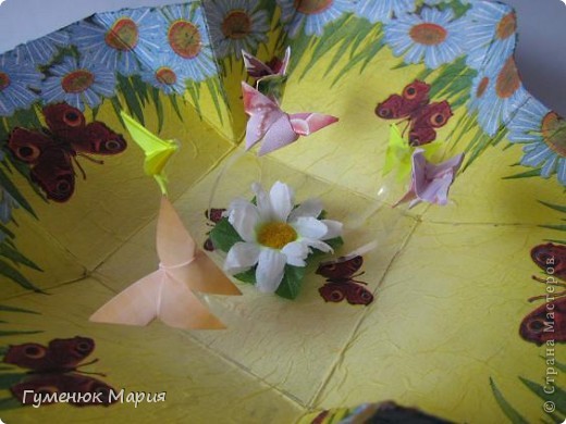 МК бабочек: https://podjem-tal.ru/node/240775
http://goorigami.com/single-sheet-origami/origami-butterfly/3006.
Впервые такие бабочки увидела у Марии Синайской 
 (фото 5)