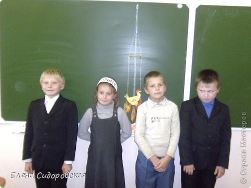 Мои маленькие мастерята рядом со своим изделием. (фото 3)