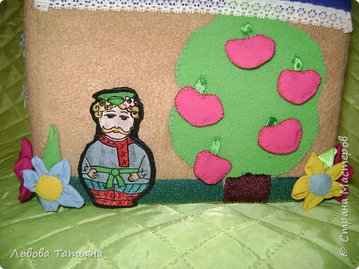 Яблоня. в каждом яблочке секрет.  в них зашиты бусинки. в каждом яблоке свое количество бусин. Ребенок должен потрогать и посчитать бусины. Развиваются тактильные ощущения. (фото 11)