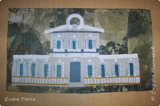 И еще раз целиком. Конечно, на самом деле Дом еще более резной, ажурный, но получилось так (фото 7)
