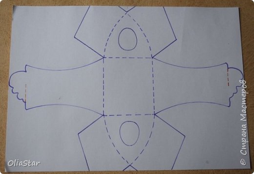 Идея взята из магазинных упаковок для Пасхи. Мы с мамой немного переделали её под Петушка. (фото 4)