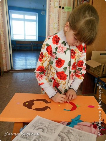 Понемногу заполняла детали на переменках, перед уроками и даже после уроков. (фото 6)