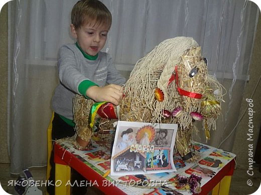 Я люблю свою лошадку 
Причешу ей шерстку гладко,
Гребешком приглажу хвостик
И верхом поеду в гости!
А.Барто (фото 5)