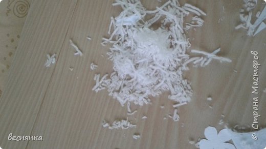 Шерстяную крошку не выбрасываем. Она нам пригодиться для гнездышка. Чтоб птенчикам было тепло. (фото 10)