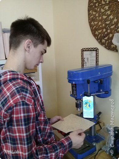 Просверливает внутренние контуры на сверлильном станке. (фото 3)
