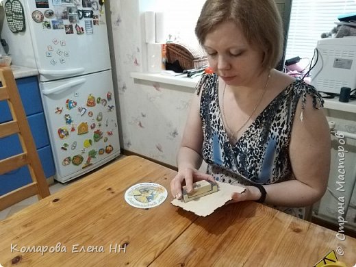 Заготовка попалась не очень гладкая, поэтому для начала пришлось ее ошкурить (фото 3)