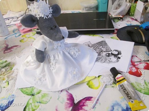 Ну, Госпожа, давай наряжаться. Не забудь свой посох. Процесс изготовления посоха.Поспешим на Мышиный карнавал на сайт "Страна Мастеров", а затем в садик к моему сыночку Максимке. Главное, никуда не опаздать! (фото 6)