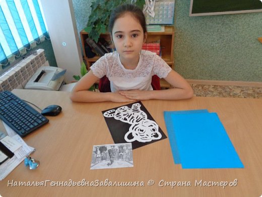 Работу выполняла в школе, потратила времени около недели. Решила определиться, какой цвет здесь пригодится. (фото 7)