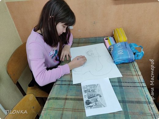 Итак, Варвара выбрала персонажа из сказки Л.Керрола "Алиса в стране чудес". Работа карандашом (фото 2)