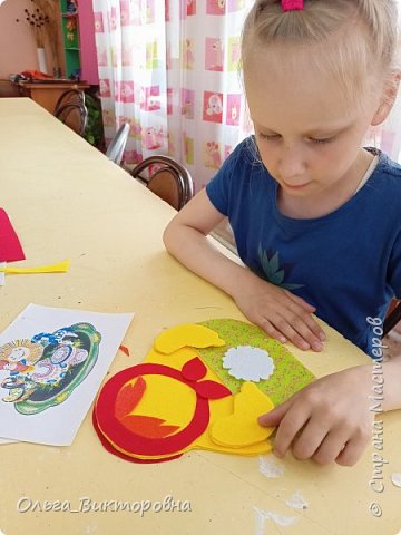 Деталей получилось очень много, но матрешка должна быть нарядной! (фото 4)