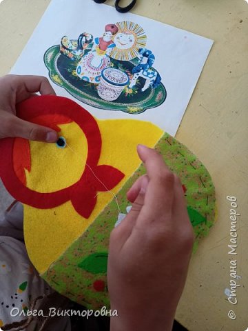 Пришила кармашек на наметку и приступила к оформлению лица. (фото 8)