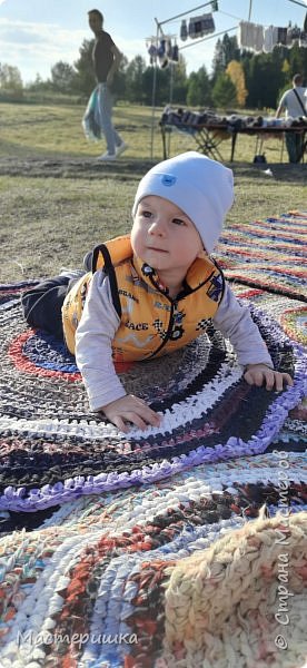 На нашей земле наслаждались погодой, природой, энергией тепла и добра от рук верхотурских рукодельниц все!
От мала.. (фото 3)