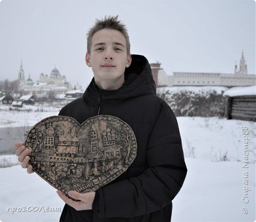 Мне повезло жить в таком красивом и интересном, наполненном красивой архитектурой и добрыми людьми, городе!
Верхотурье - один из старейших городов Свердловской области. Основанный в 1598 г., ставший некогда форпостом на пути из Европейской части России в Сибирь, город имеет неповторимое архитектурное достояние, самобытное богатое прошлое, по которому прослеживается вся история страны в целом.
Верхотурье — единственный населённый пункт в области, который имеет уникальный статус исторического поселения федерального значения. Облик города формируется благодаря сохранившийся исторической каменой и деревянной архитектуре XVll-XX веков. (фото 2)